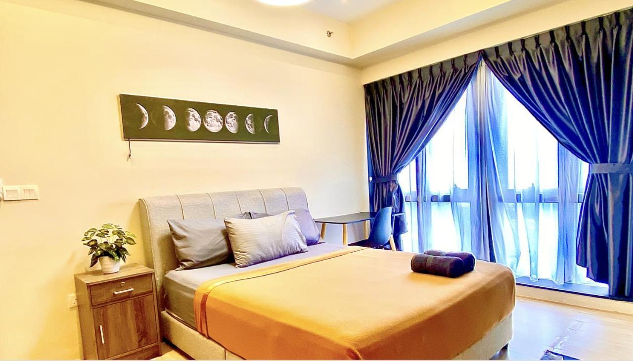 Queen Apartment *